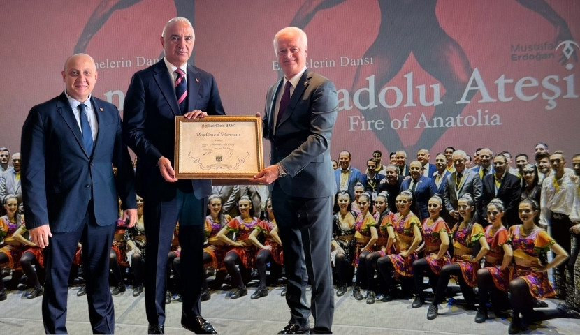 Les Clefs d'Or Türkiye'den Kültür ve Turizm Bakanı Mehmet Nuri Ersoy'a Uluslararası Onursal Diploma Takdimi