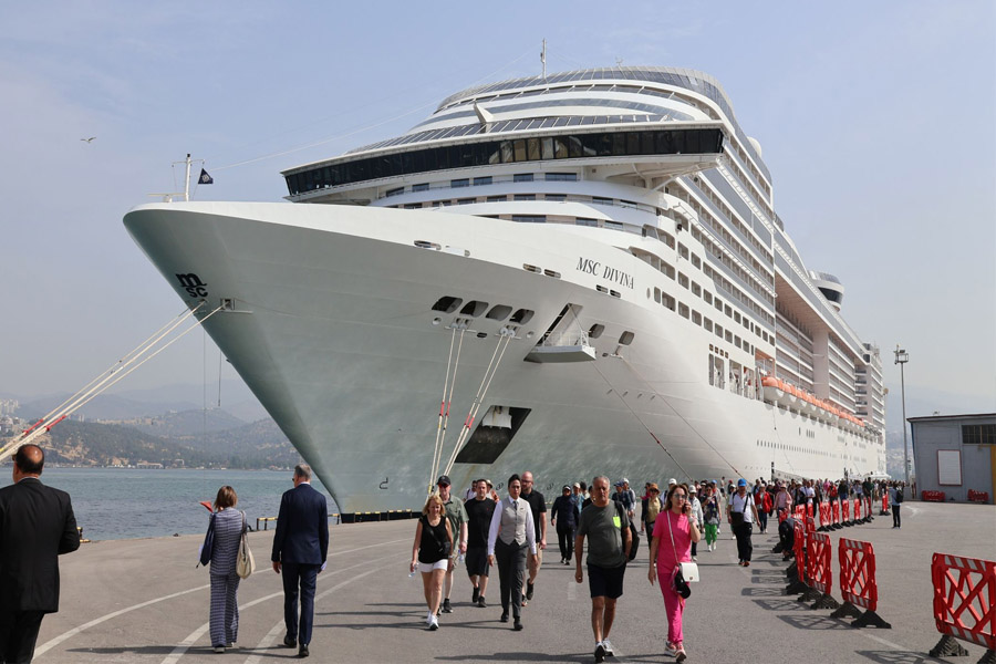 İZMİR HAREKETLİ MSC DIVINA, 2024 YAZ SEZONUNA BAŞLADI