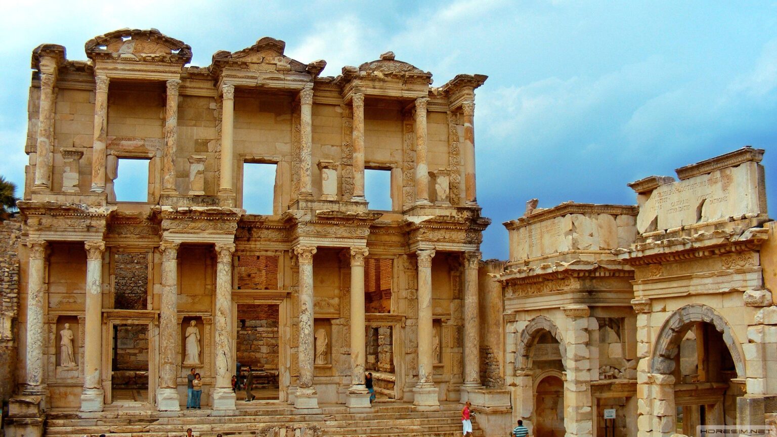 Efes Antik Kenti'nin Kayıp Kapısı Koressos Bulundu